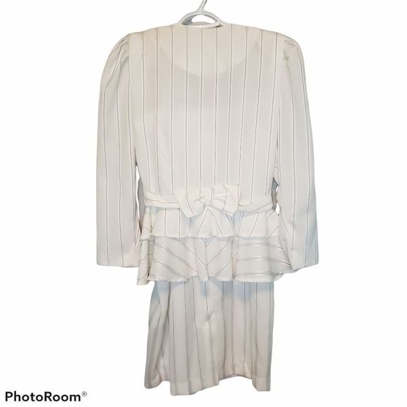 Vintage 90's Sophisticate White Striped Suit 10 - Picture 2 of 6